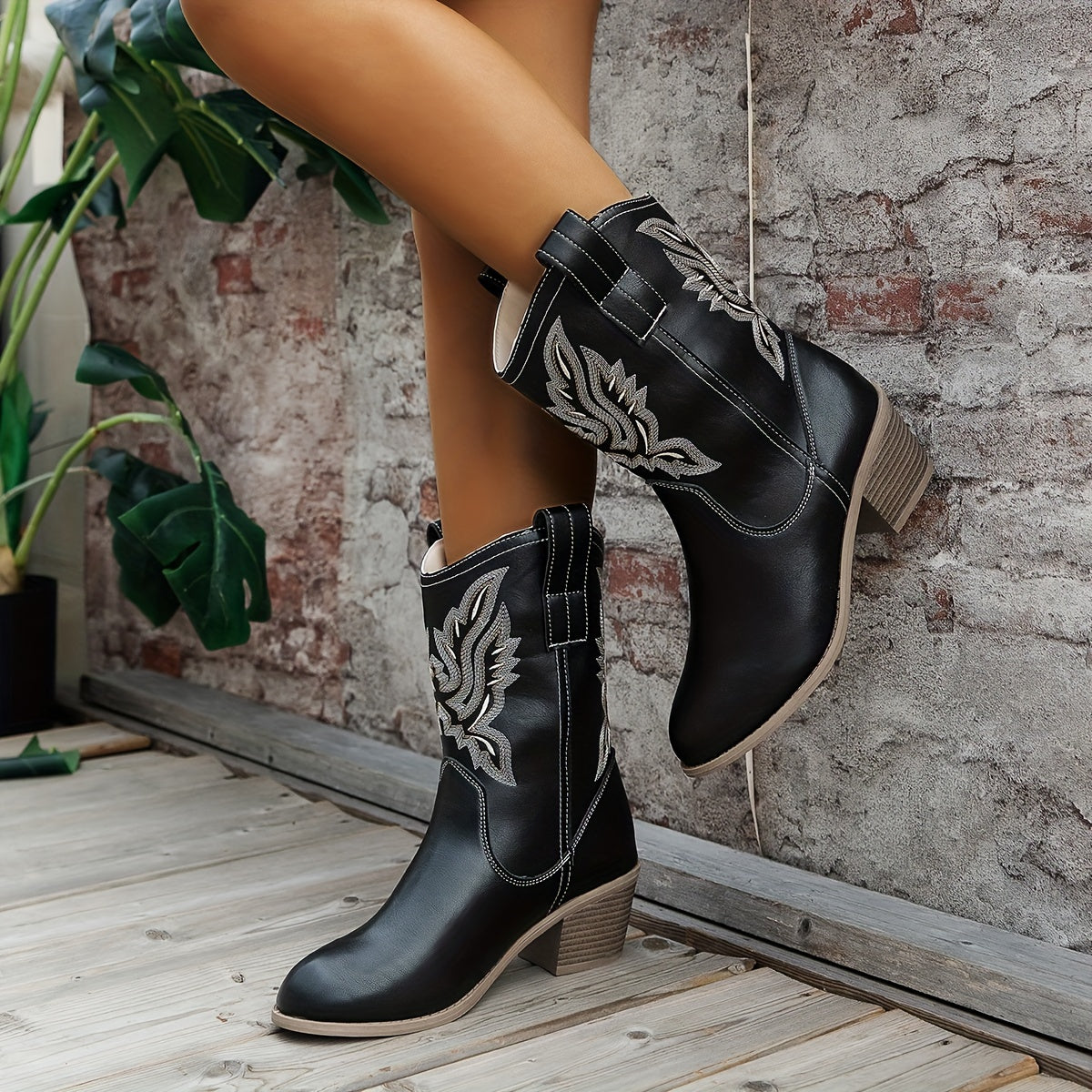 Women's Embroidered Western Cowboy Boots