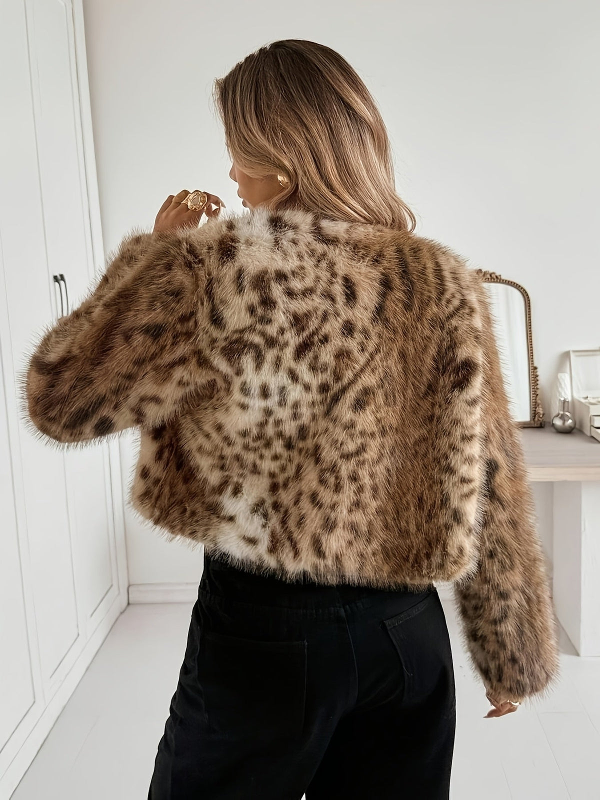 Stylish Leopard Print Flurry Coat for Women with Round Neck Cropped Faux Fur Soft Warm Cold Weather Style