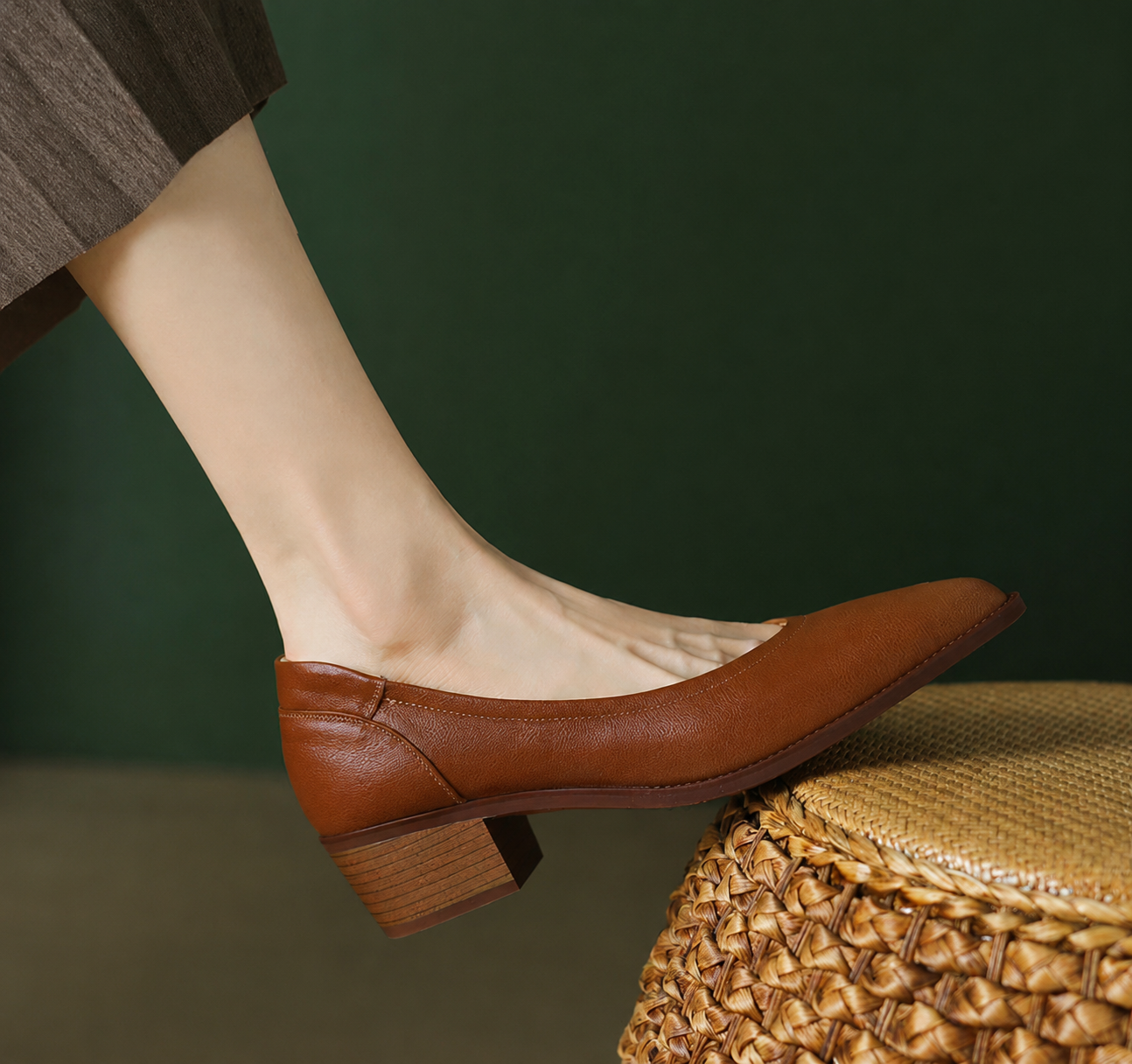 Elegant Leather Pointed Toe Pump for Women with Block Heel Slip On Vintage Style