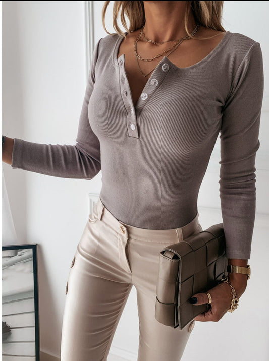 Elegant Ribbed Knit Top for Women with Sweetheart Neck Long Sleeve Button Front Fitted Style