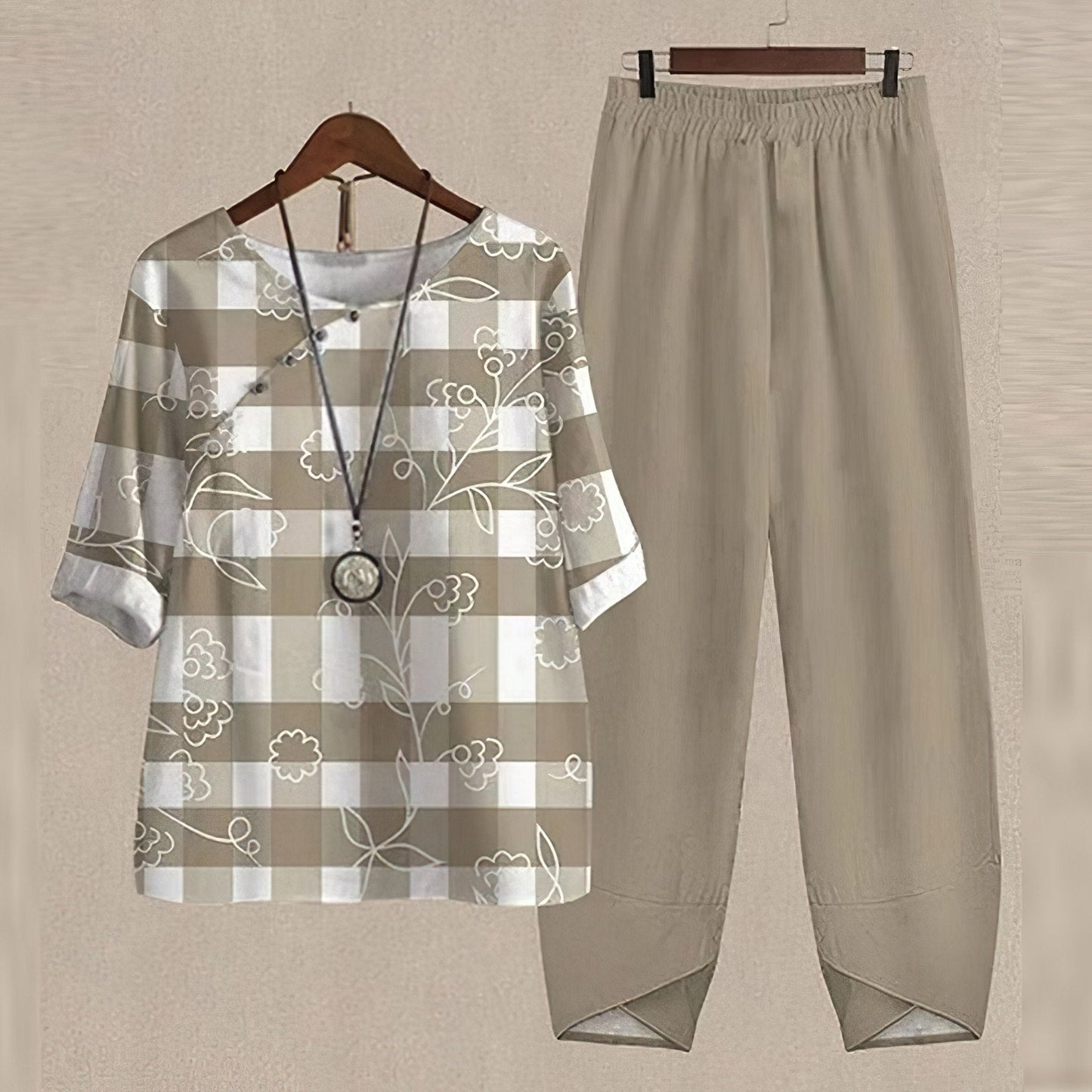 Effortless Printed Two Piece Set for Women with Round Neck Elbow Sleeve Relaxed Casual Style