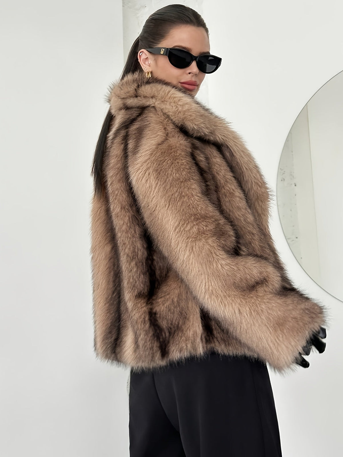 Women's Notch Collar Cropped Faux Fur Coat