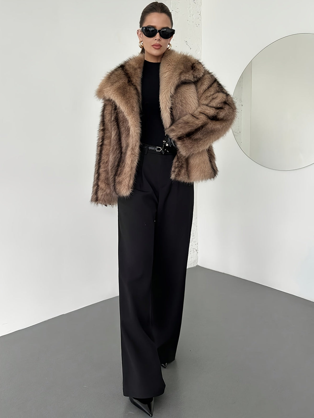 Women's Notch Collar Cropped Faux Fur Coat