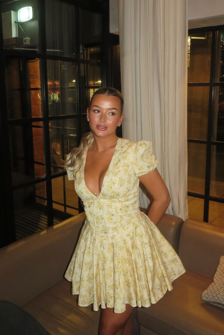 Elegant Yellow Floral Mini Dress for Women with V Neck Puff Sleeve Corset Flowing Style