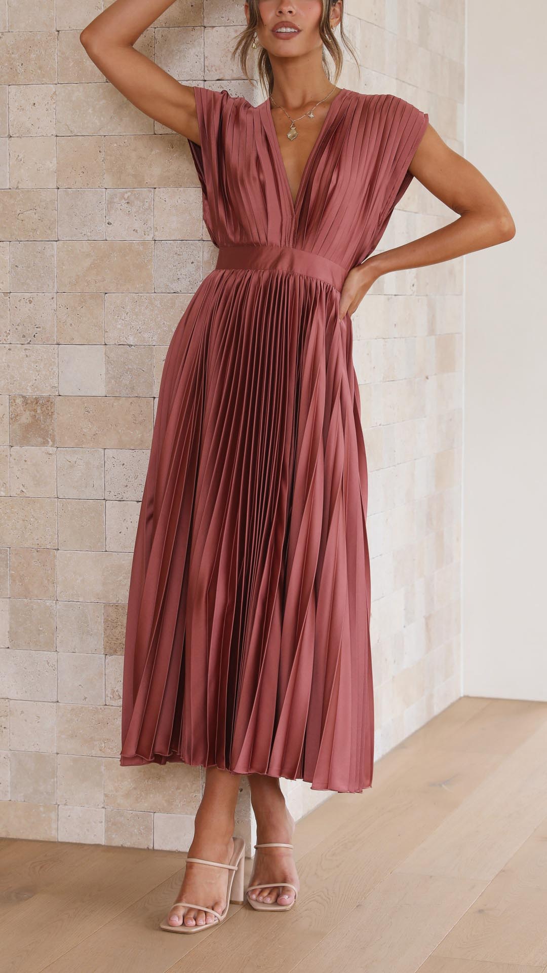 Elegant Rose Pleated Satin Autumn Wedding Guest Dress for Women with V Neck Cap Sleeve Open Back Flowing Style